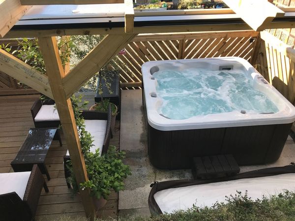 Our selection of Hot Tub Getaways